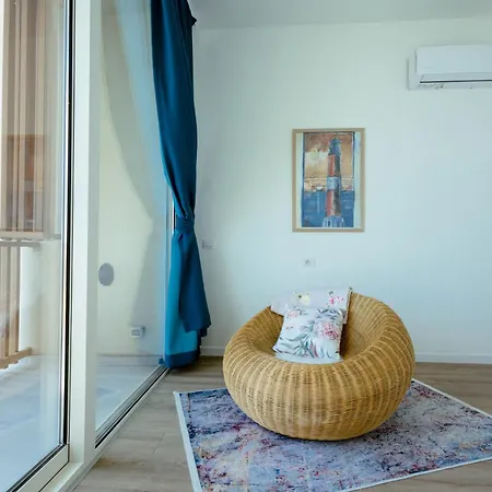 Family In Coast Villa Palasë