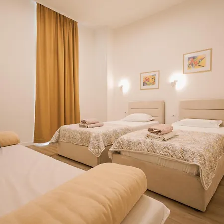 Villa Family In Coast Palasë